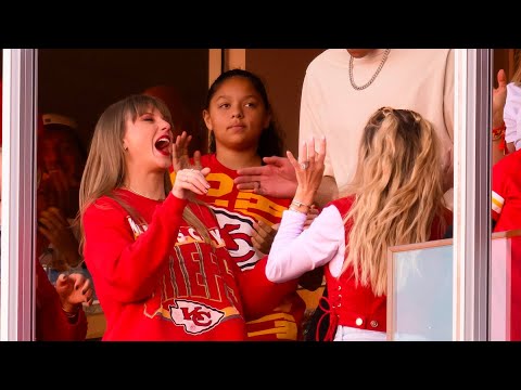  Taylor Swift cheers on Travis Kelce with Brittany Mahomes