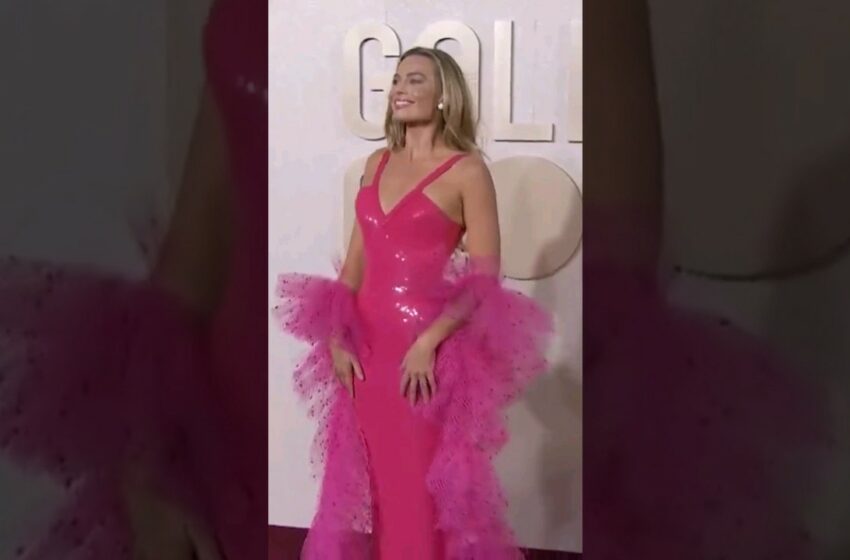  Margot Robbie gives Barbie at Golden Globes 2024