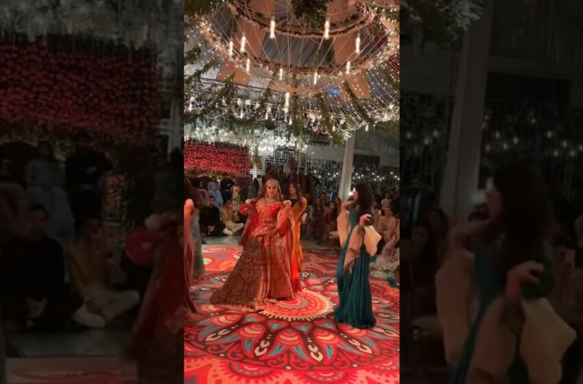  Arisha Razi dances to Bollywood hits on her wedding