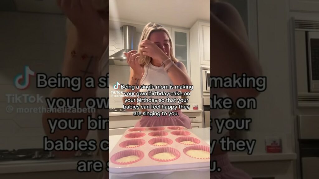 video elizabeth tiktok single mo Elizabeth tiktoker single mom make her own birthday cake