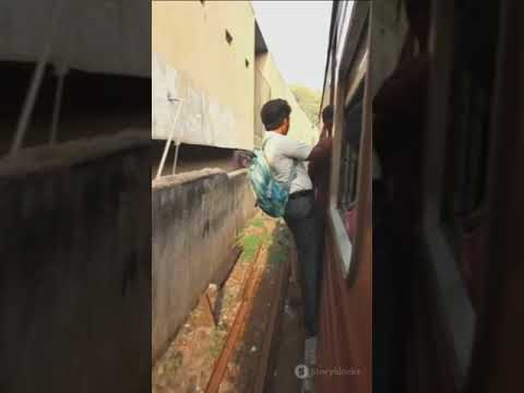  Video : train lower berth accident