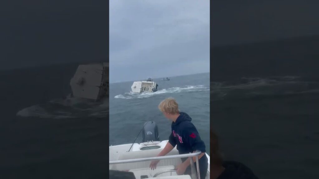 video whale capsizes boat Video : whale capsizes boat