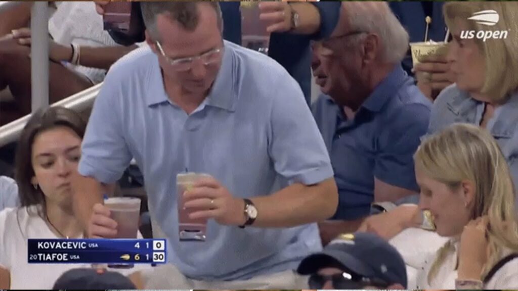 video us open fan goes viral for VIDEO : us open fan goes viral for awkward moment with woman during 'pain'