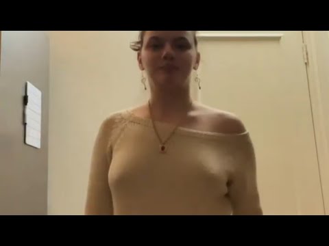  Dafne Keen braless Nipples Showing Live