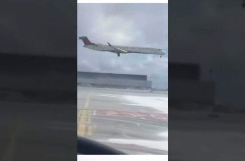  Video : Delta Plane Crash in Toronto