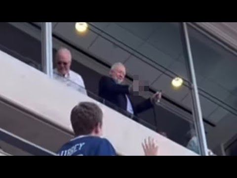 jerry jones middle finger video